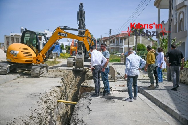 KERPİÇEVLER SOKAK BÖLGESİNDE KANALİZASYON ALTYAPI ÇALIŞMALARI SÜRÜYOR