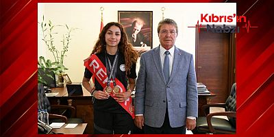BAŞBAKAN ÜSTEL, MİLLİ ATLET ADA KAFA'YI KABUL ETTİ