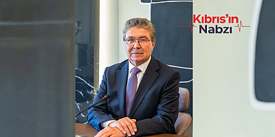 BAŞBAKAN ÜSTEL, TÜRKİYE'DEN GAZETECİLERLE BİR ARAYA GELDİ