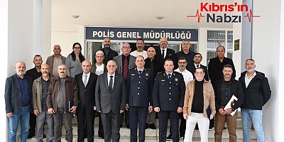 EMEKLİ POLİSLERE PLAKET VE HİZMET BELGESİ