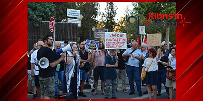 GAZZE İÇİN RUM BAŞKANLIK SARAYI ÖNÜNDE PROTESTO