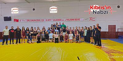 GÜREŞTE ŞAMPİYONLUK YARIŞI NEFES KESTİ