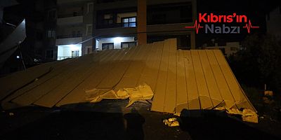 HATAY’DA FIRTINA: TEKNELER BATTI, ÇATILAR UÇTU