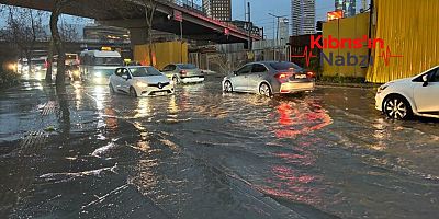 İZMİR'İ SAĞANAK VURDU: CADDELER GÖLE DÖNDÜ