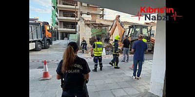 LARNAKA'DA TERK EDİLMİŞ EVİN ÇATISI ÇÖKTÜ