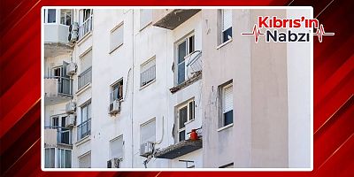 LİMASOL'DA BİR DAİRENİN BALKONU ÇÖKTÜ