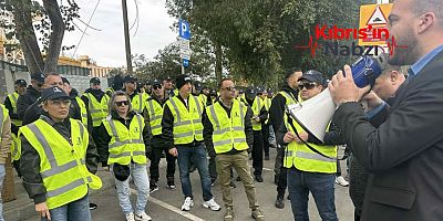 RUM POLİSLER YENİ ÇALIŞMA SAATLERİNİ PROTESTO ETTİ