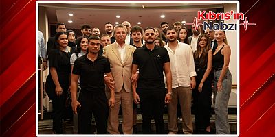 ÜSTEL GENÇLERLE BULUŞTU
