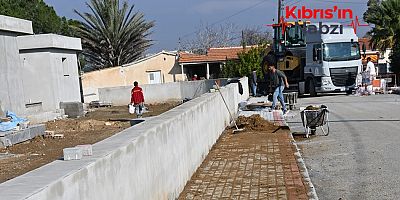YUVACIK'TA KALDIRIM ÇALIŞMALARI SÜRÜYOR